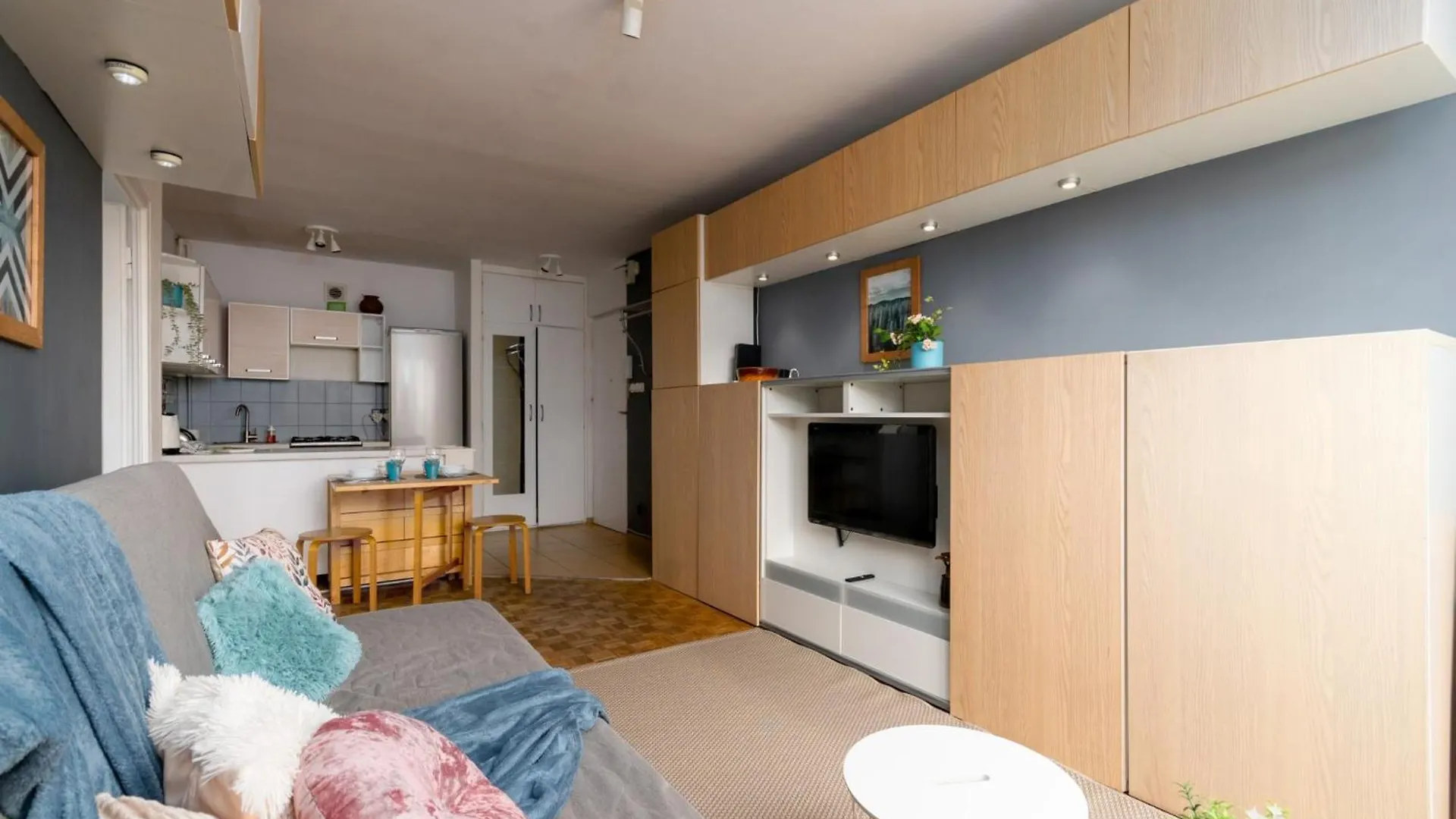 Zielinskiego Grey Apartment 브로츠와프